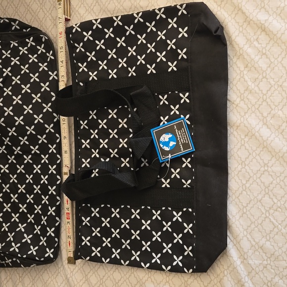 NWT Set of two women's tote bags. Global New Beginnings, Inc. - Picture 5 of 7
